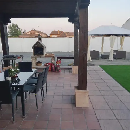 Villa Mimar De Pinares Holiday home Nava de la Asuncion